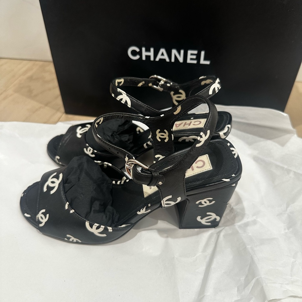 CHANEL Crazy CC Black and White Logo Heels Size 35 - Picture 7 of 15